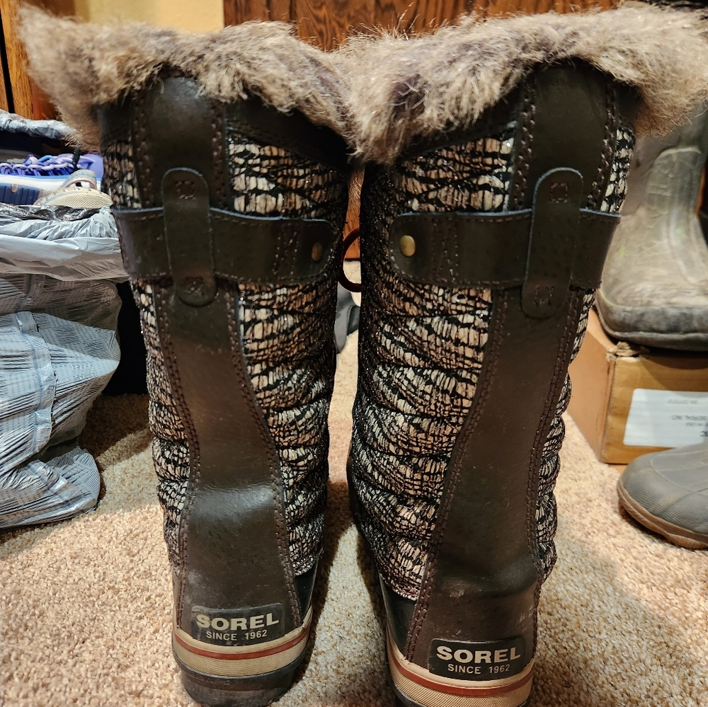 Size 9 woman's sorel boots